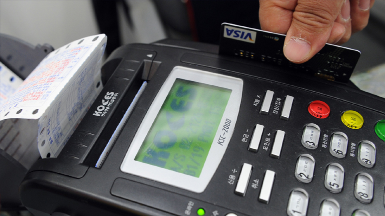 ΕΣΕΕ: Πινακίδες ενημέρωσης στα μαγαζιά για την πληρωμή με κάρτες