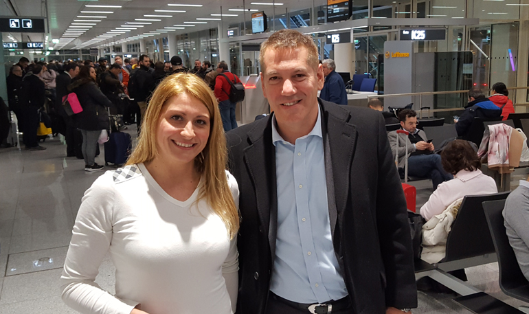 Η Ναυσικά Τριανταφυλλιά μαζί με τον Νικόλα Μπέρναρντ στο αεροδρόμιο του Μονάχου