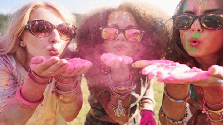 Μετά τον γάμο άλλαξε η σχέση με την κολλητή σου. Γιατί;