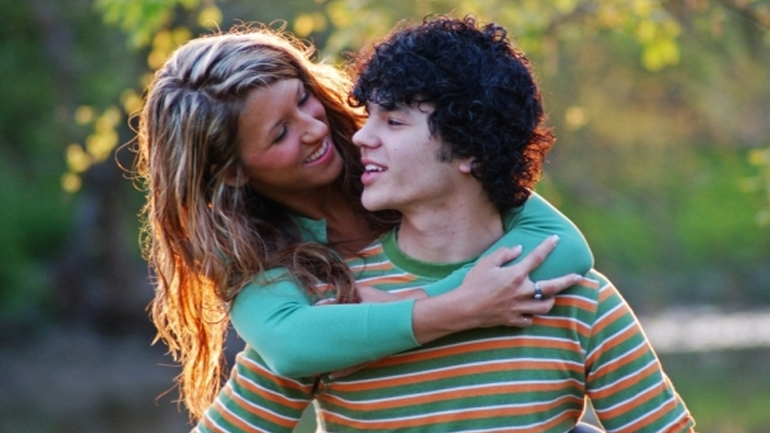 Επηρεάζουν τα γονίδια την έναρξη της σεξουαλικής ζωής;