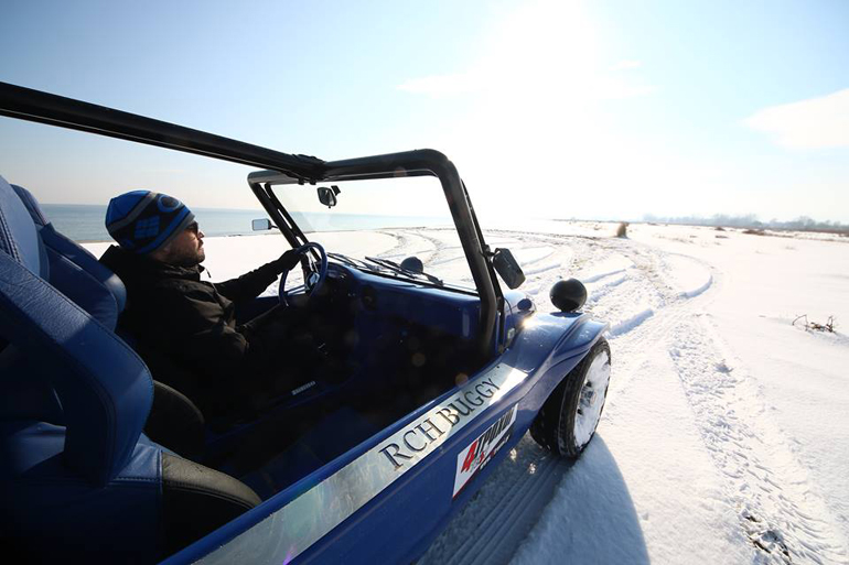 Ο Μανώλης Σαλούρος πήρε γεύση από το πρώτο Beach Buggy της RCH που φτιάχτηκε!