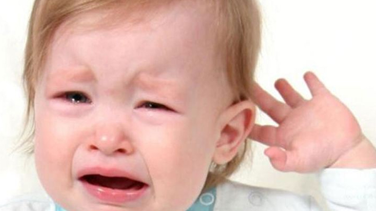 Ωτίτιδα: Πόσες μέρες πρέπει να παίρνουν αντιβίωση τα παιδιά και γιατί