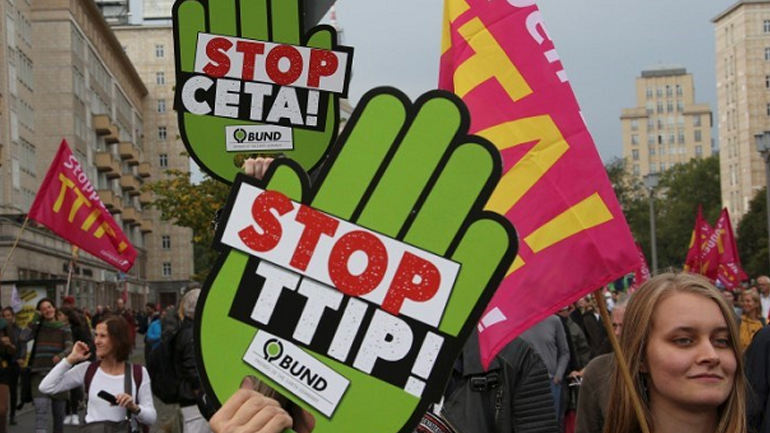 Αυστρία: Ξεπερνούν το μισό εκατομμύριο οι υπογραφές εναντίον των CETA και TTIP