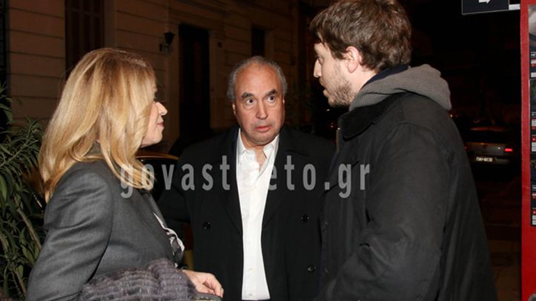 Έλλη Στάη: Στο θέατρο με τον σύντροφό της Νίκο Μουνδρέα και τον γιο της!