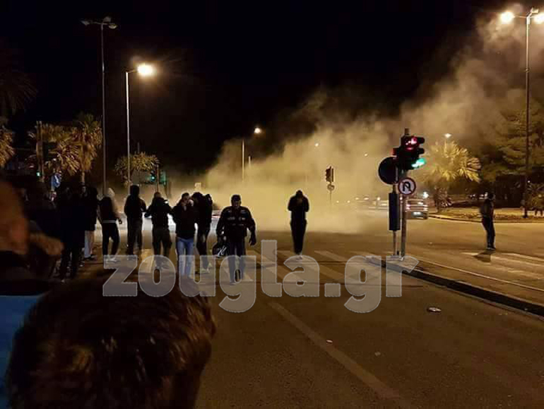 Τα επεισόδια σημειώθηκαν στη διασταύρωση με τα κεντρικά φανάρια της Βάρης...