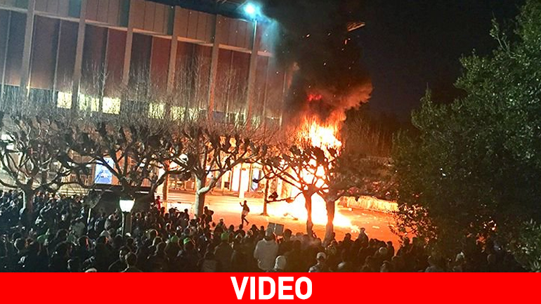 Καλιφόρνια: Ακυρώθηκε ομιλία ακροδεξιού μετά τις βίαιες διαδηλώσεις στο Πανεπιστήμιο Μπέρκλεϊ