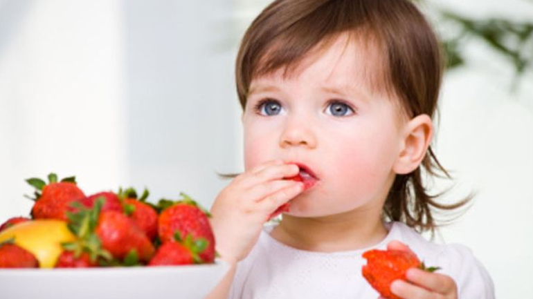 Πόσα φρούτα πρέπει να καταναλώνουν τα παιδιά με βάση την ηλικία τους