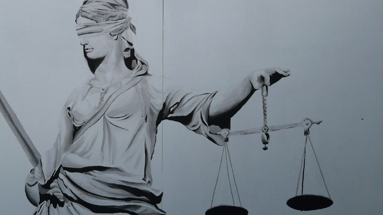 Tι κρύβεται πίσω από τον πόλεμο για τα όρια ηλικίας των δικαστών