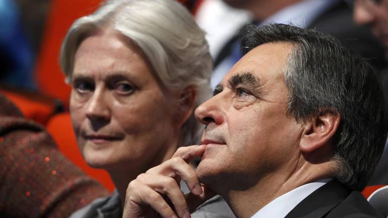 Γαλλία: Δημοσκόπηση δεν «βλέπει» τον Φιγιόν στο δεύτερο γύρο