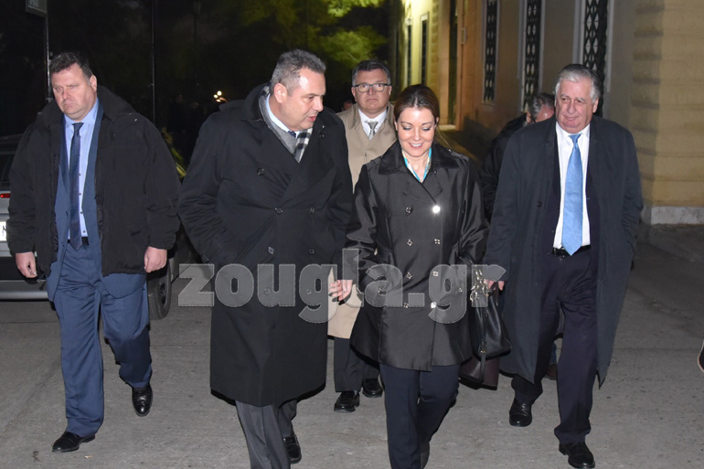 Ο Πάνος Καμμένος και η σύζυγός του εξερχόμενοι από το δικαστήριο
