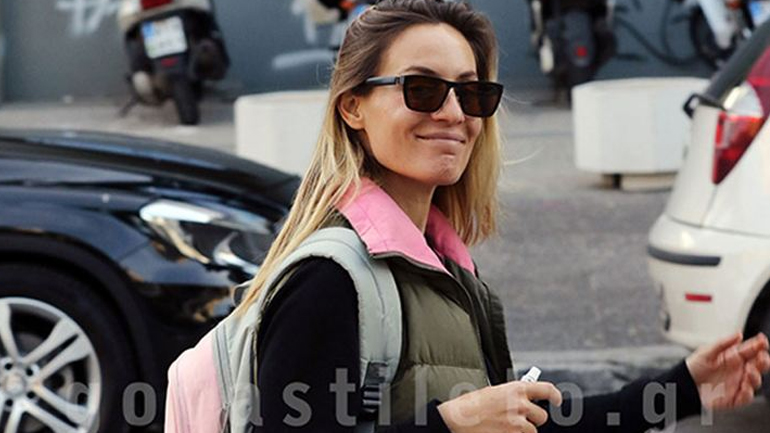 Ελεονώρα Μελέτη: Στη Γλυφάδα για ψώνια με casual εμφάνιση