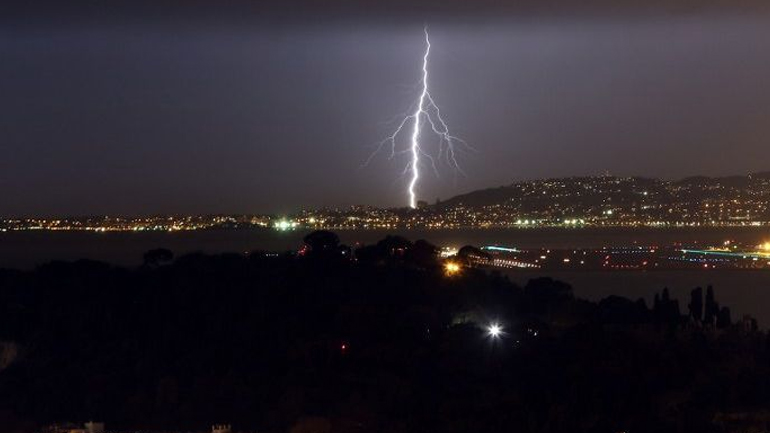 Γαλλία: Xωρίς ρεύμα 250.000 νοικοκυριά εξαιτίας θυελλωδών ανέμων