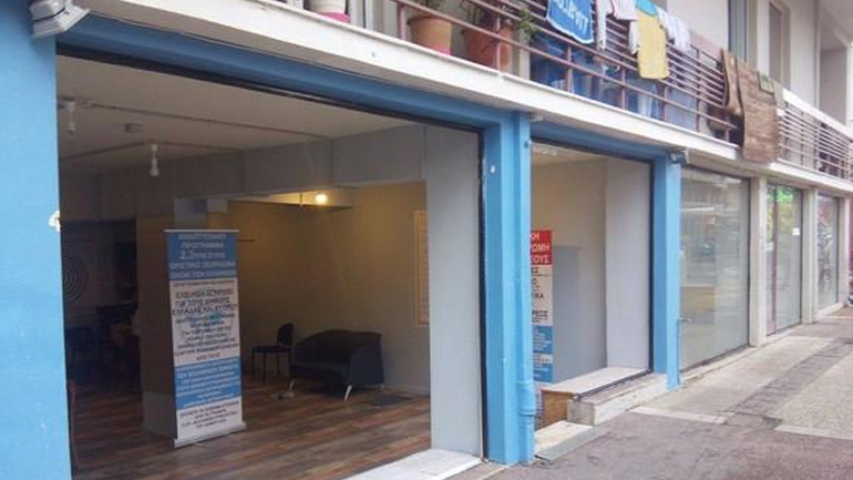 Καλαμάτα: Επίθεση με πέτρες στα γραφεία του Σώρρα