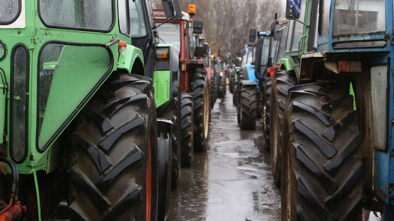 Με αναμμένες τις μηχανές τα τρακτέρ στην Κρήτη