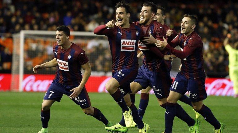 Νέο κάζο για την Βαλένθια, 4-0 η Εϊμπάρ στο «Μεστάγια»