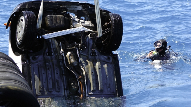 Κρήτη: Βρήκαν αυτοκίνητο στον βυθό του λιμανιού