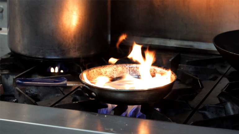 Κόρινθος: Απεγκλωβισμός ηλικιωμένης από φλεγόμενη κατοικία