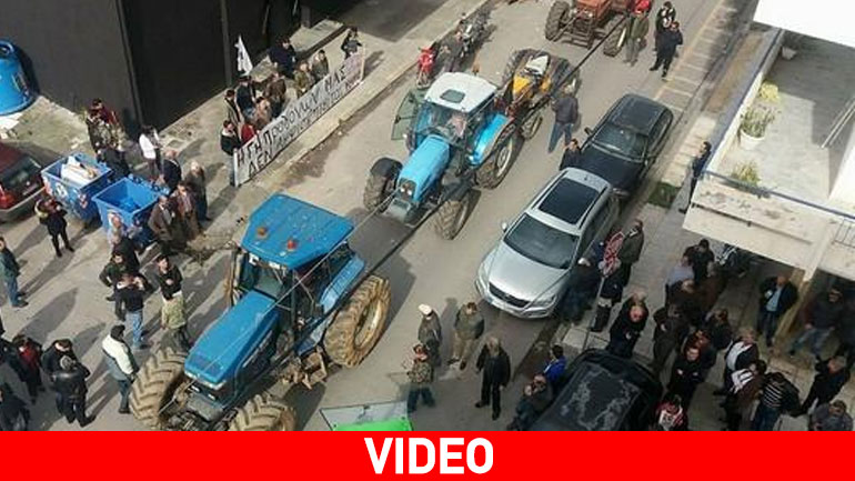 Αγρότες της Μεσσηνίας «πολιορκούν» τα δασαρχεία Καλαμάτας και Κυπαρισσίας