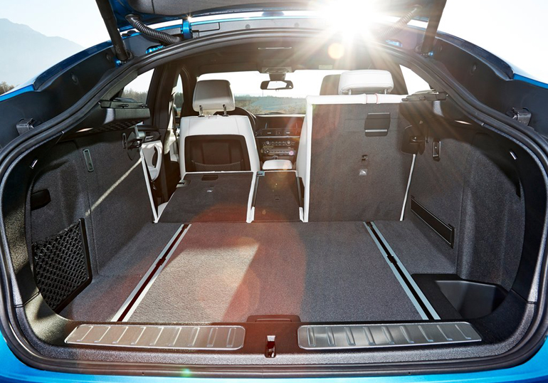 Ο πίσω χώρος διαμορφώνεται ανάλογα με τις ανάγκες...