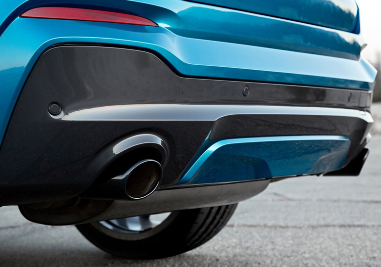 Οι διπλές απολήξεις εξάτμισης βγάζουν έναν φοβερό ήχο...