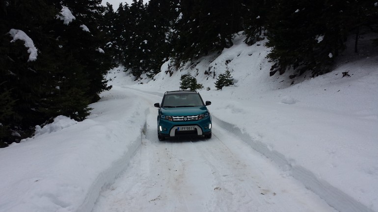 Δεν προβληματίζεται καθόλου στο χιόνι