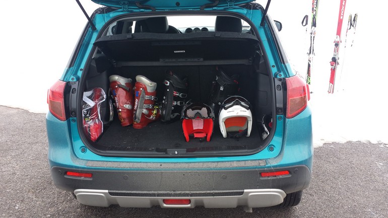 Φορτώνεις μπότες, κράνη και εξοπλισμό και φεύγεις για τα χιόνια