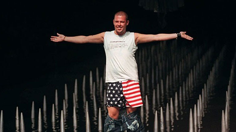 Ένα ντοκιμαντέρ για τον Αλεξάντερ ΜακΚουίν