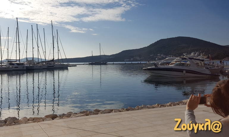 Καφές με θέα τη θάλασσα...