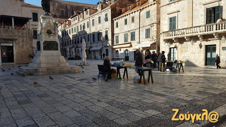 Υπαίθρια αγορά... 