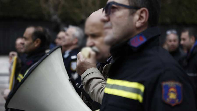 Αποχώρησαν οι πυροσβέστες από το Yπ. Διοικητικής Ανασυγκρότησης