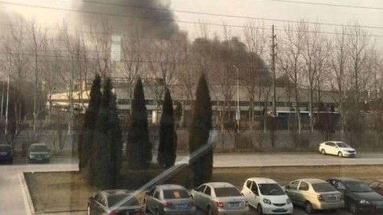 Έπιασε φωτιά… και το εργοστάσιο μπαταριών της Samsung