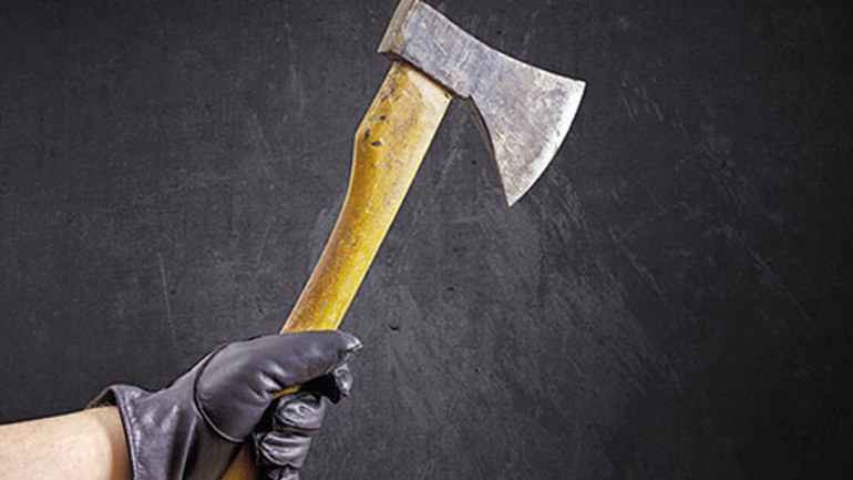 Επίθεση με τσεκούρι σε δημοτικούς υπαλλήλους