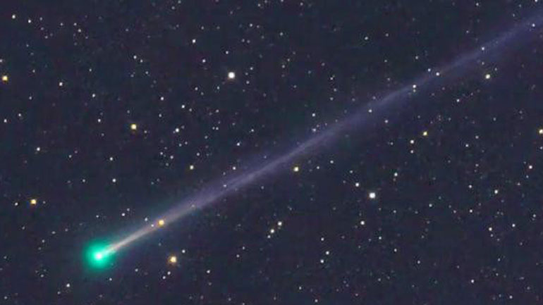 Ένας πράσινος κομήτης πλησιάζει τη Γη Ένας πράσινος κομήτης πλησιάζει τη Γη