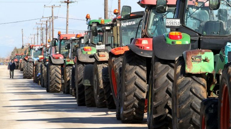 Κλειστοί δρόμοι και εθνικές οδοί από τα «μπλόκα» των αγροτών