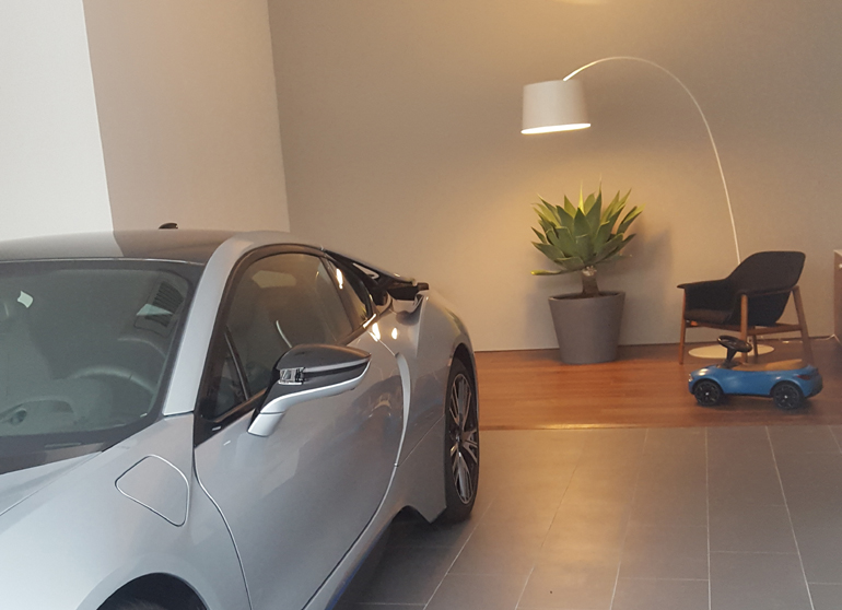 Χώρος αναμονής για την παραλαβή αυτοκινήτου...