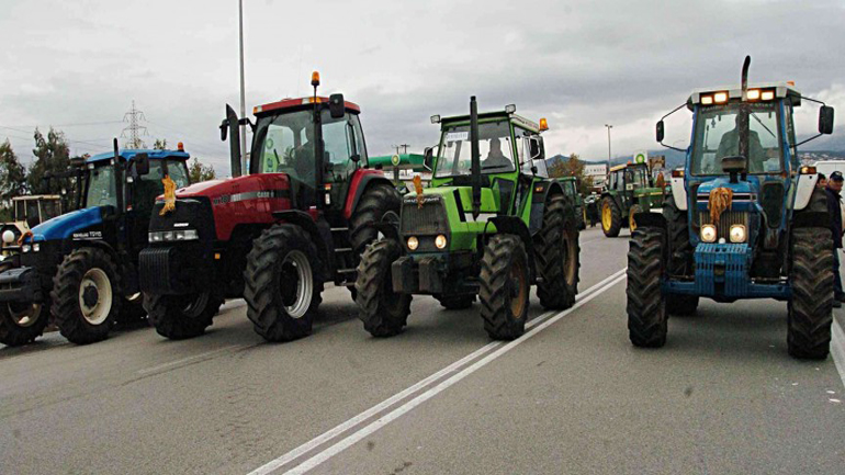 Άνοιξε το αγροτικό μπλόκο στην εθνική οδό Λάρισας-Κοζάνης