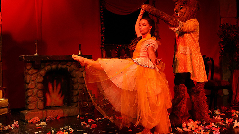 Απόκριες με την «Πεντάμορφη και το Τέρας» στο Ideal από την παιδική σκηνή Γιούλης Ηλιοπούλου