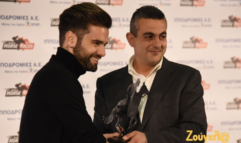 Ο Θοδωρής Μαραντίνης άφησε το μικρόφωνο και παρέδωσε τα βραβεία