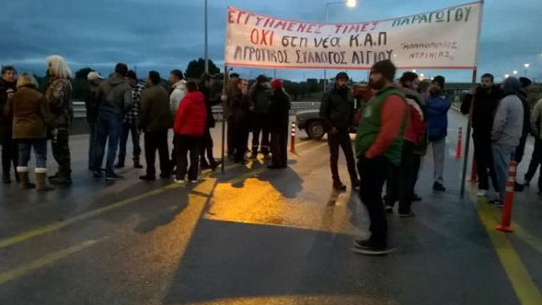 Αιφνιδιαστικός αποκλεισμός της Κορίνθου-Πατρών από αγρότες
