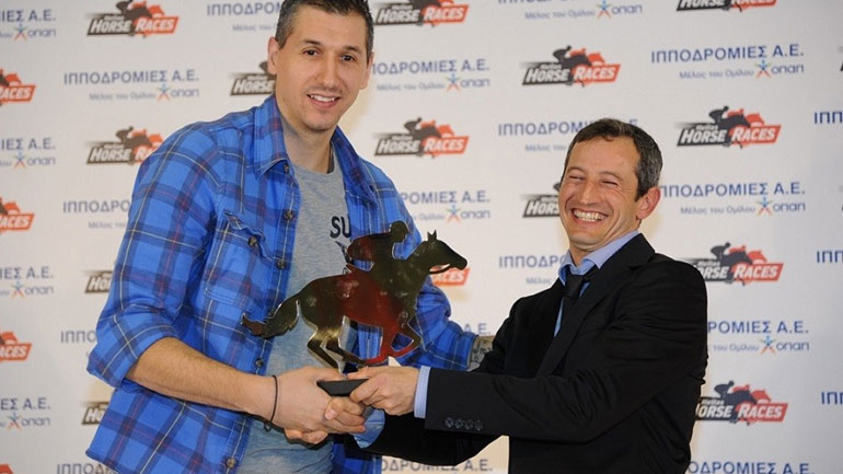 Ο Δημήτρης Διαμαντίδης με τον κορυφαίο αναβάτη του 2016 Παναγιώτη Δημητσάνη