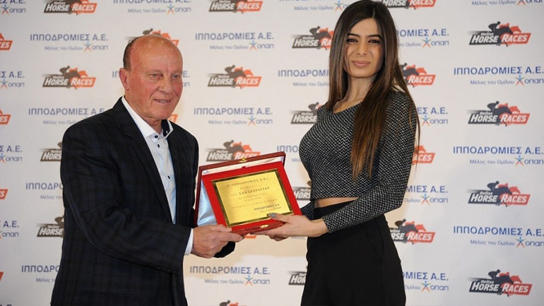 Μίμης Δομάζος και Αγγελική Θεοδωράκη (Στάβλοι Θεοδωράκη) 