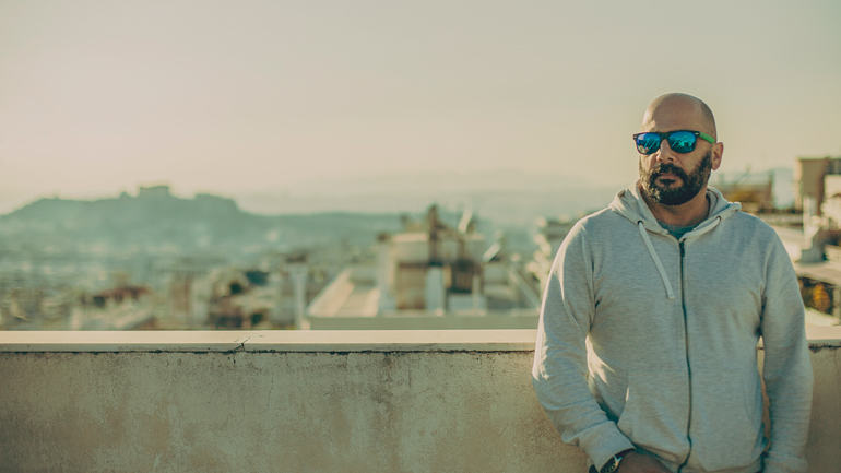 Ο Νίκος Βολάκος στο Τσάι στη Σαχάρα