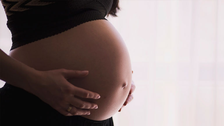 Περισσότερες από 100.000 οι εκτρώσεις ετησίως στην Ελλάδα