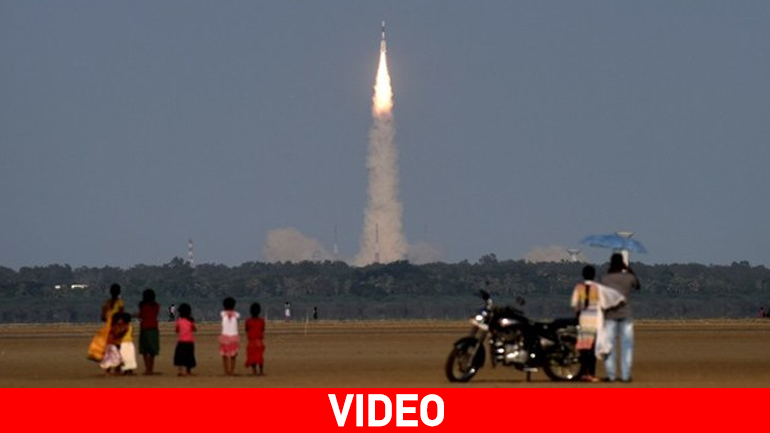 Ινδία: Μαζική εκτόξευση 104 δορυφόρων στο διάστημα