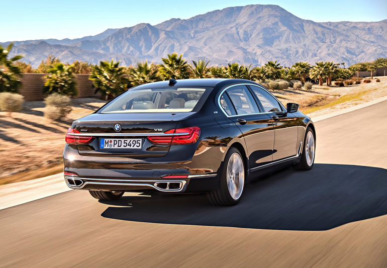 To V12 στο πίσω μέρος μαρτυρά πολλά...