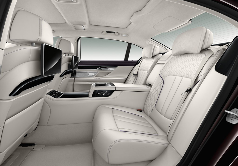 Σε ένα τέτοιο μοντέλο τα πίσω καθίσματα είναι σημαντικά...