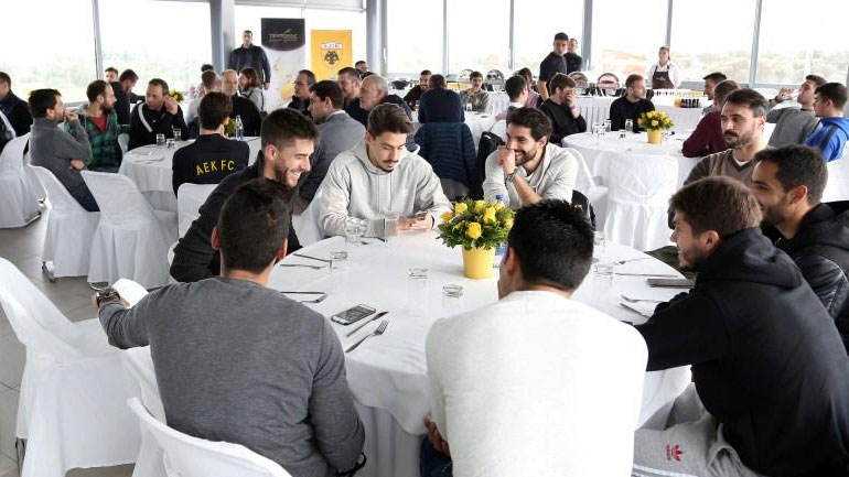 ΑΕΚ: Γεύμα συσπείρωσης εν όψει του ντέρμπι με τον Ολυμπιακό