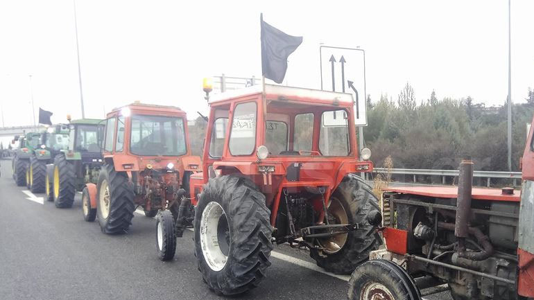 Σήμα αποχώρησης από το μπλόκο της Νίκαιας