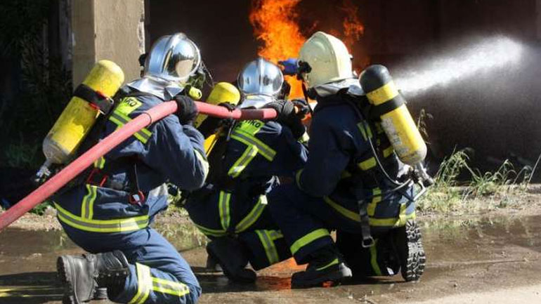 Ψηφίστηκε η τροπολογία για τη μονιμοποίηση των πυροσβεστών