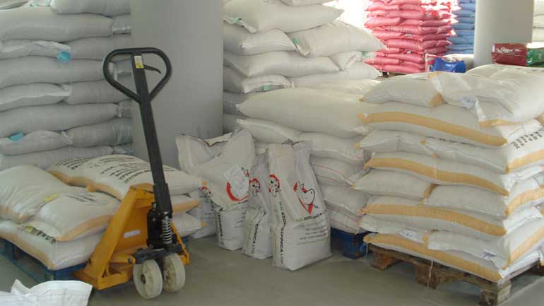 Δέσμευση φορτίου 136 τόνων ζωοτροφών στο τελωνείο του Πειραιά